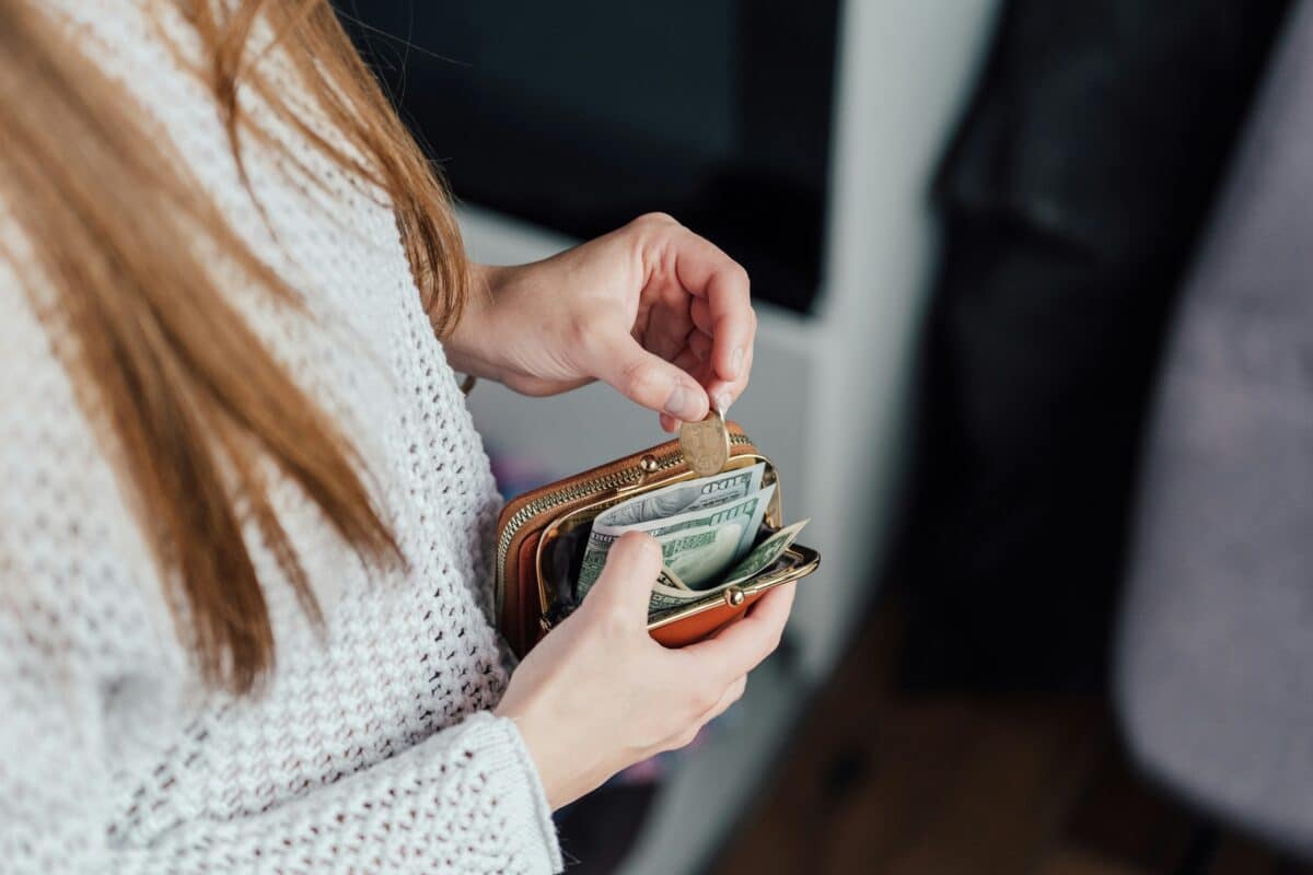 How Financial Minimalism Empowers Women