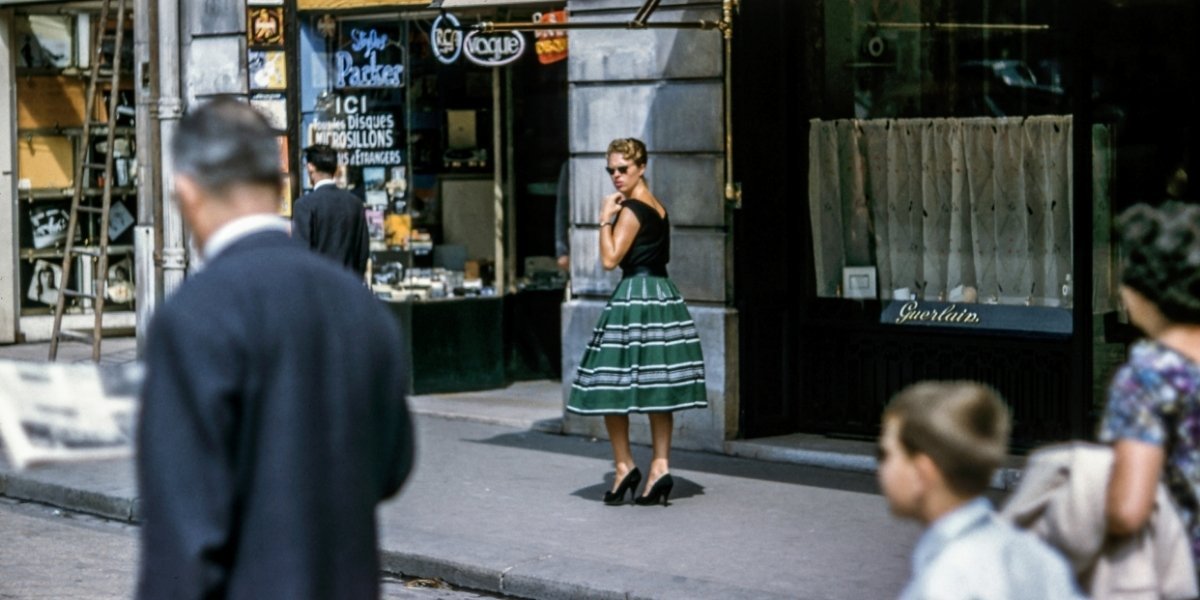 How to Capture Celebrity Vintage Fashion in Modern Wear