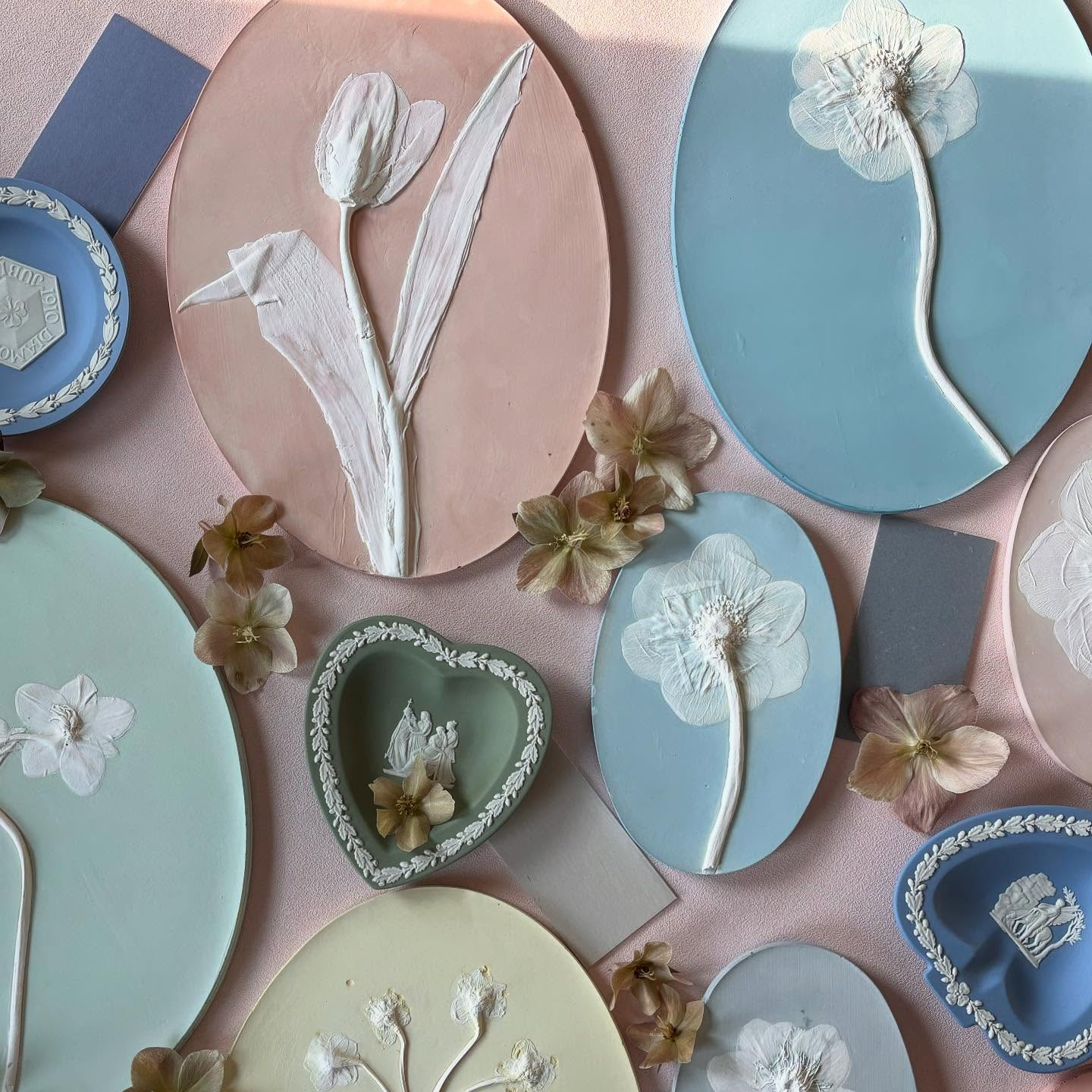 Pressed in Time: How Jennine Greaves Is Reviving Classic Elegance With Real Flowers and Plaster