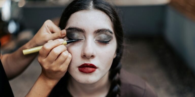 Revisiting 'Grunge' Makeup A Modern Interpretation of a Classic Aesthetic