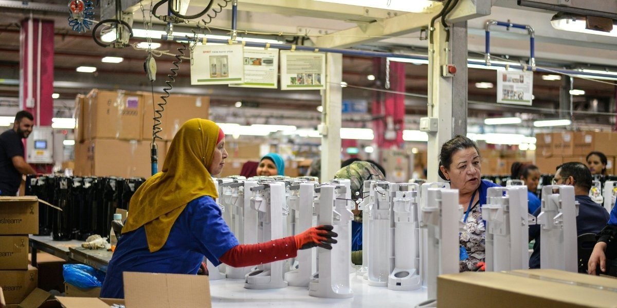 Navigating the Global Economy: Latest Business and Trade Analysis