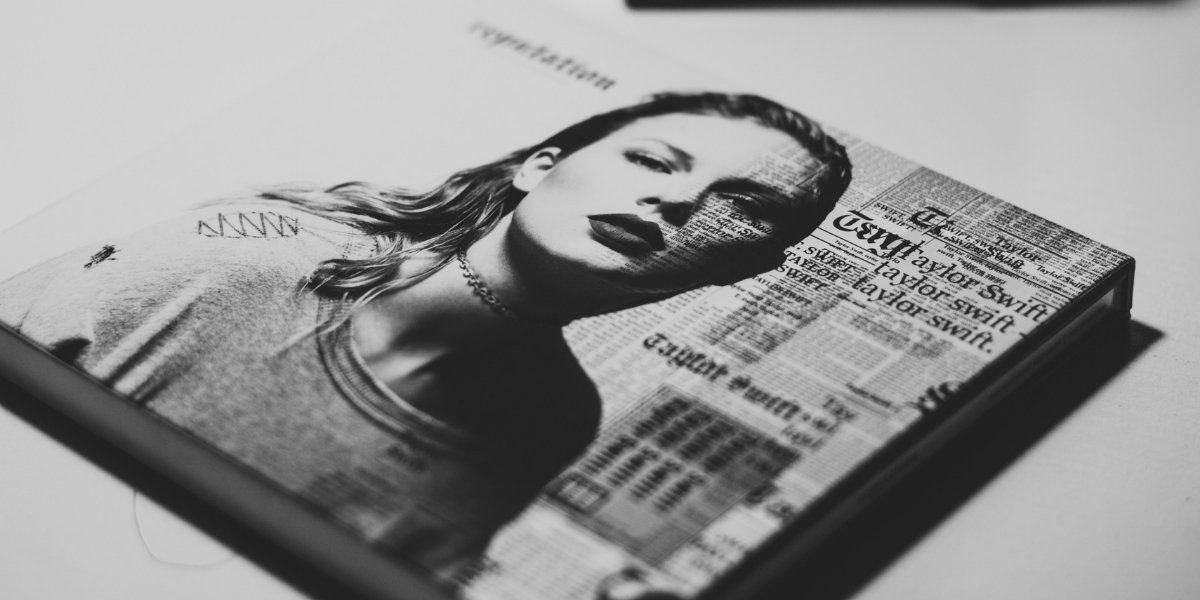 Taylor Swift Becomes Youngest Female Songwriters Hall Honoree